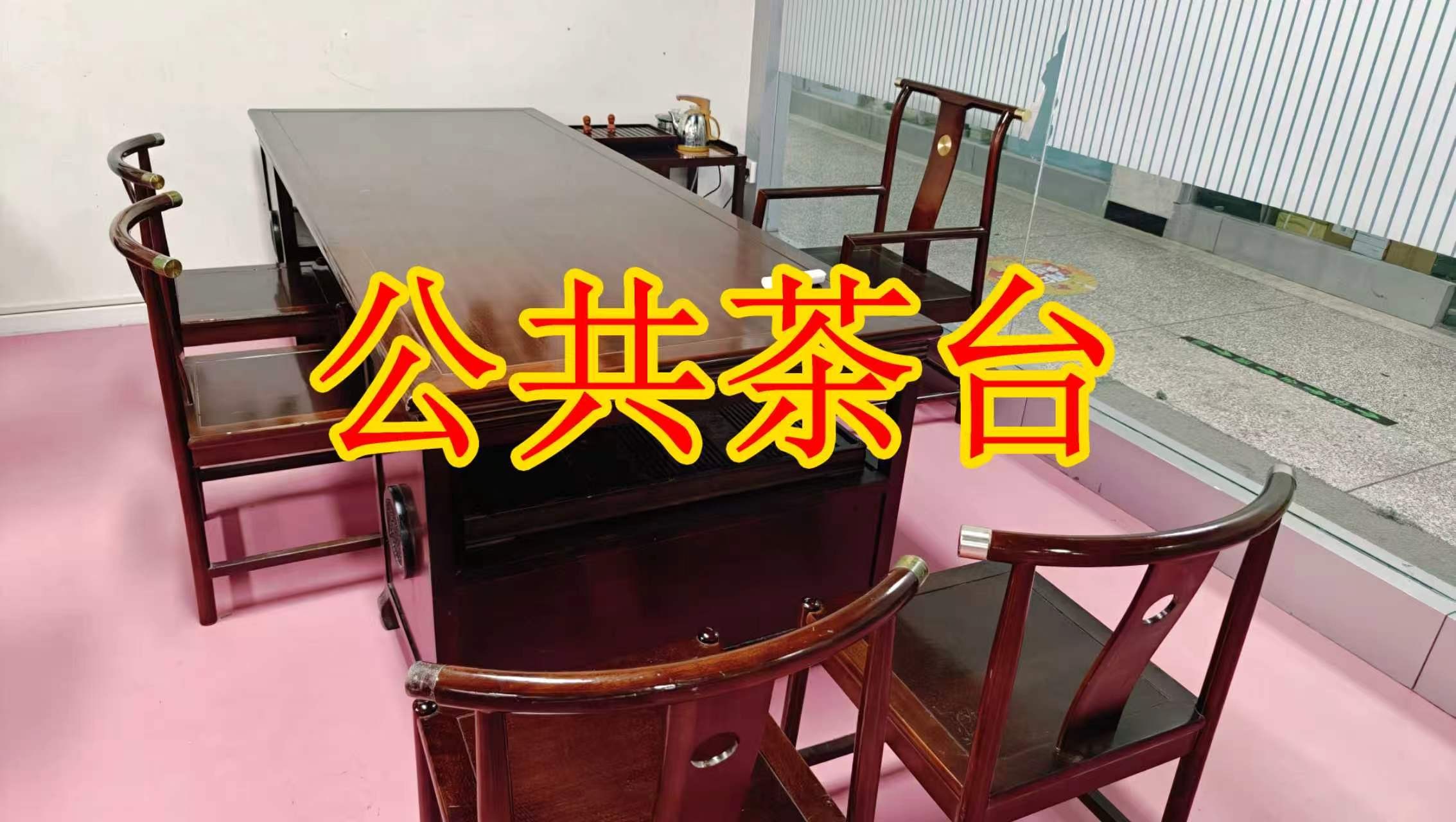 红太路面积灵活：小面积办公室至大面积办公、经营空间均可选择； 部分房源可注册公司，满足企业办公需求； 商铺临街，具备上下水、用电等经营条件； 适合副食品、茶叶、酒水、百货、电商、培训、办公等多种行业。